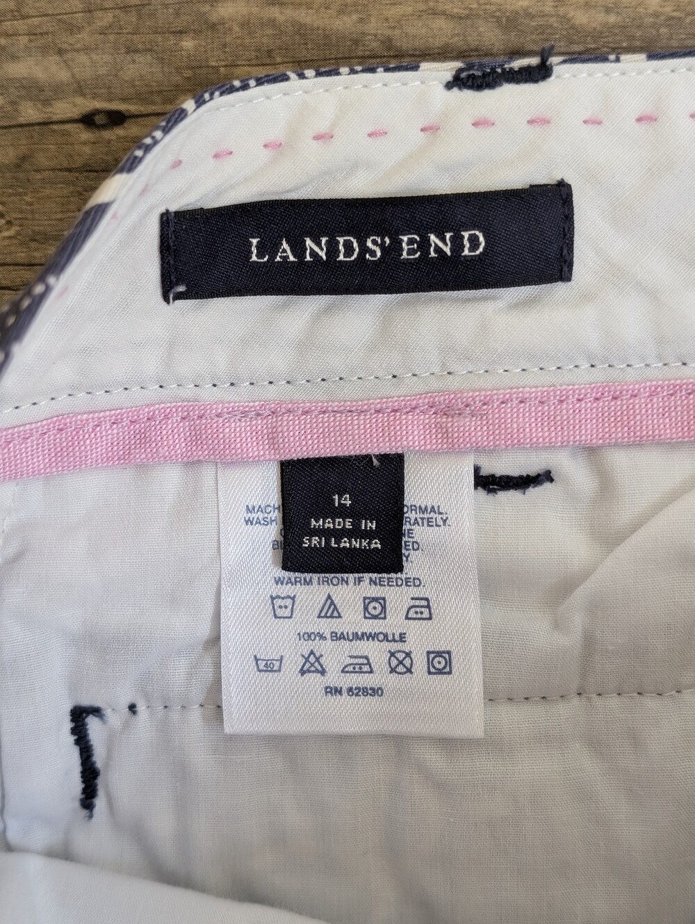 Lands End cropped straight leg Hawaiian blue/white floral print pants. Size 14 - Picture 2 of 9